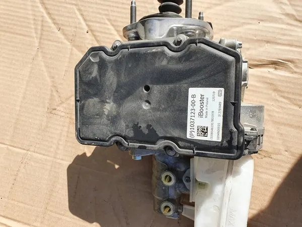 Tesla Model S Bromsservopump 1043885-00-A image 2