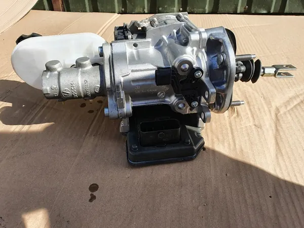 Tesla Model S Bromsservopump 1043885-00-A image 3