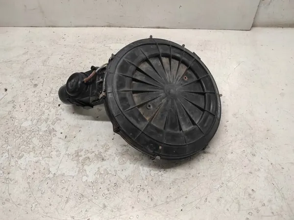 AUDI 80 B3 1.8 Ilmansuodattimen Kotelo image 2