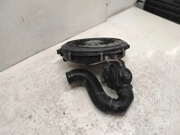 AUDI 80 B3 1.8 Ilmansuodattimen Kotelo image 3