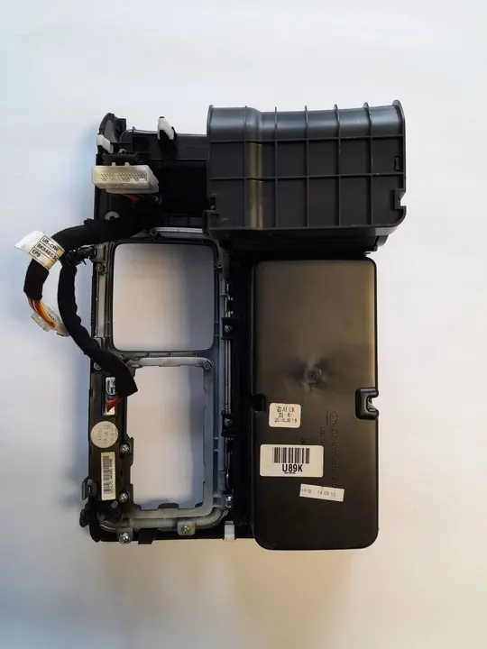 KIA Sorento Gear Shift Frame 84651C5000 image 4