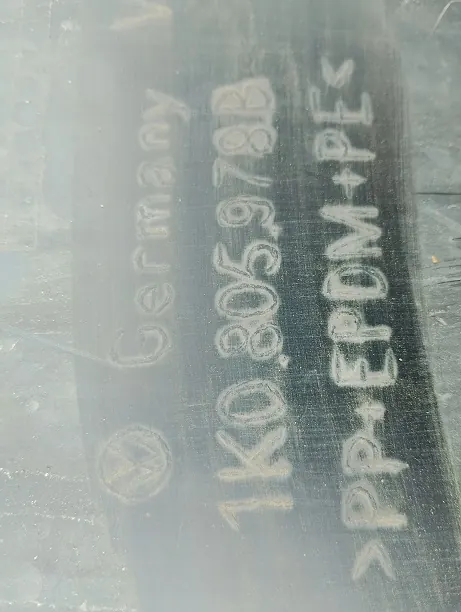 Complete Right Front Wheel Arch Volkswagen Golf V image 3