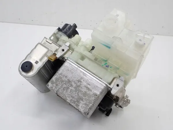 Tesla lämpöpumppu OEM 1648071-00-A Käytetty image 2