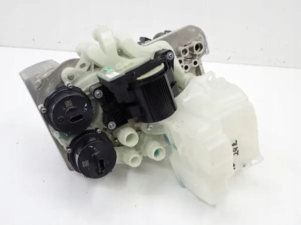 Tesla lämpöpumppu OEM 1648071-00-A Käytetty image 4