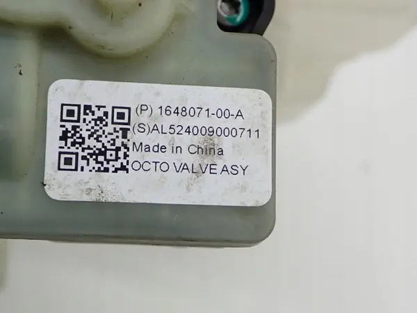 Tesla lämpöpumppu OEM 1648071-00-A Käytetty image 5