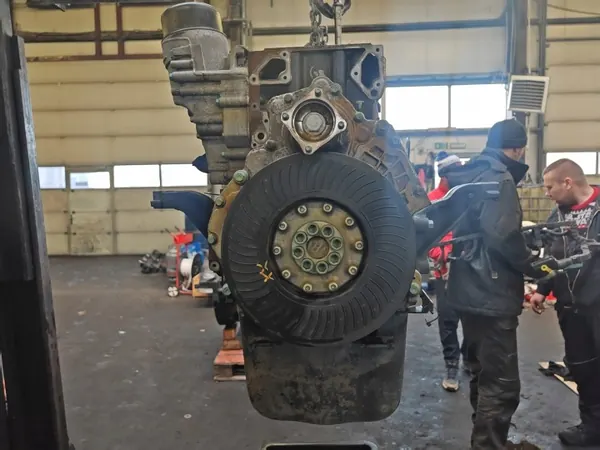 MAN D26 Motorblock med Veivaxel - Begagnad image 3