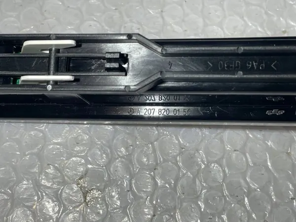 Mercedes-Benz E C207 W207 Luz de Freio Traseira image 10