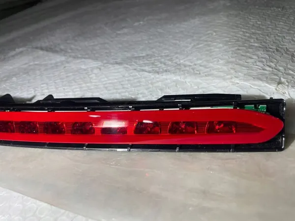 Mercedes-Benz E C207 W207 Luz de Freio Traseira image 4