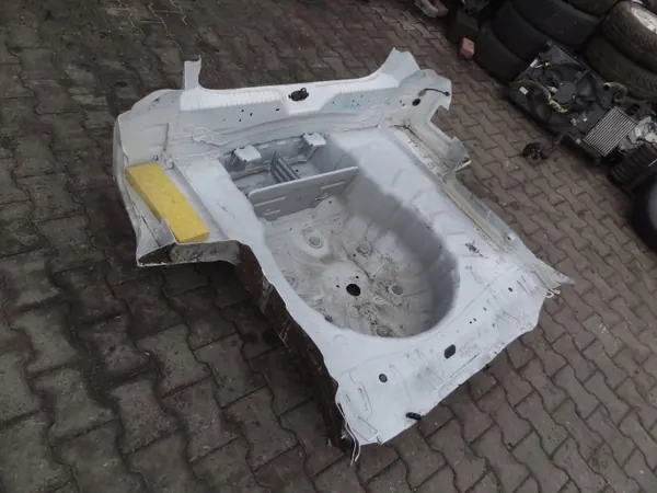 Dacia Logan III 2022 achteras OEM 125584665R image 3