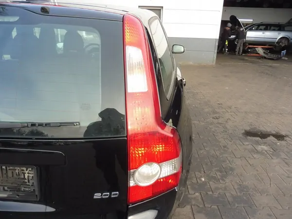 VOLVO V50 Lanterna Traseira Direita image 2