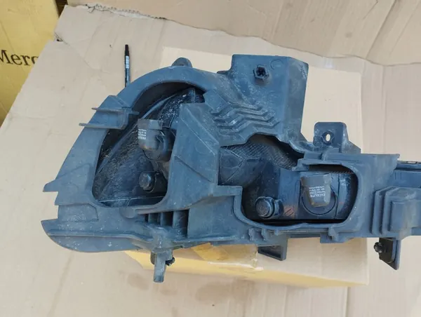 Farol halógeno direito Kia Sportage III original image 7