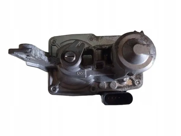 Pakoputken läppä OEM 5Q0253691M VW Golf 7:lle image 2
