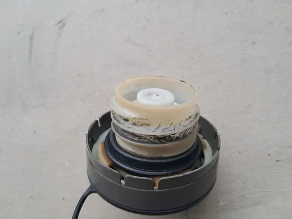 Toyota Polttoainesäiliön korkki Diesel image 4