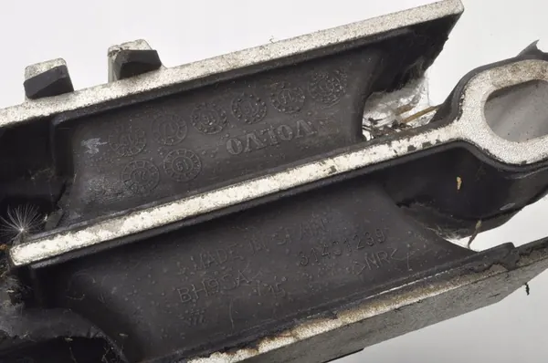 VOLVO S60 II V60 2.0 T5 AWD Engine Mount 31401239 image 3