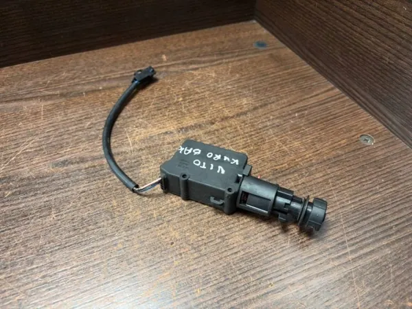 Fecho tampa combustível OEM 6388200072 Mercedes Vito image 2