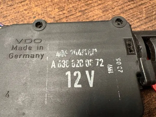 Fecho tampa combustível OEM 6388200072 Mercedes Vito image 6