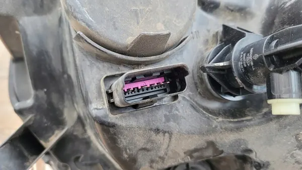 Vasen Lamppu Dacia Duster 260600069R image 6