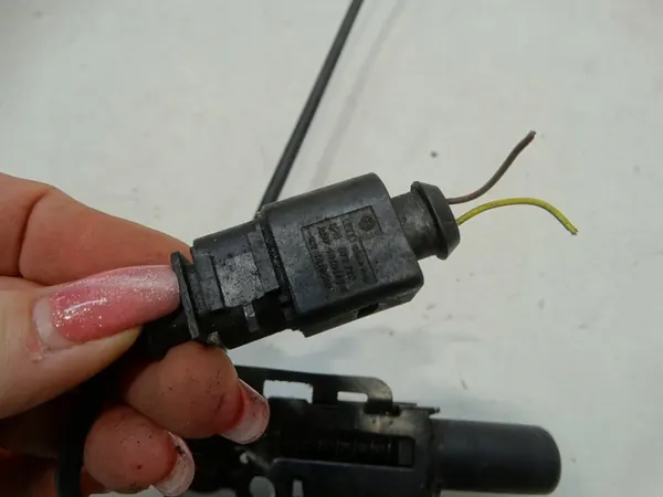 Volkswagen Motorhuv Lås Vänster Fram 4M0823509B image 5