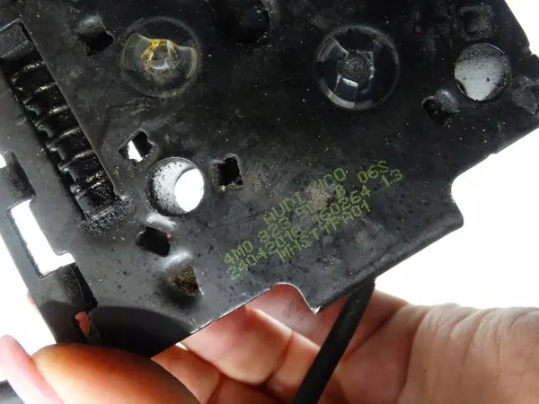 Volkswagen Motorhuv Lås Vänster Fram 4M0823509B image 7