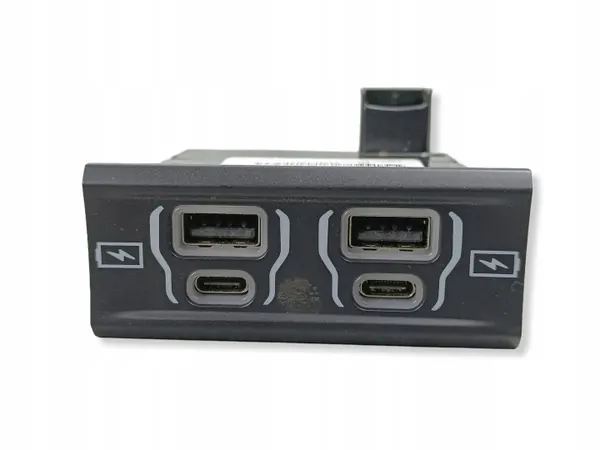 Enchufe USB Jeep OEM P68572629AA - Usado image 2