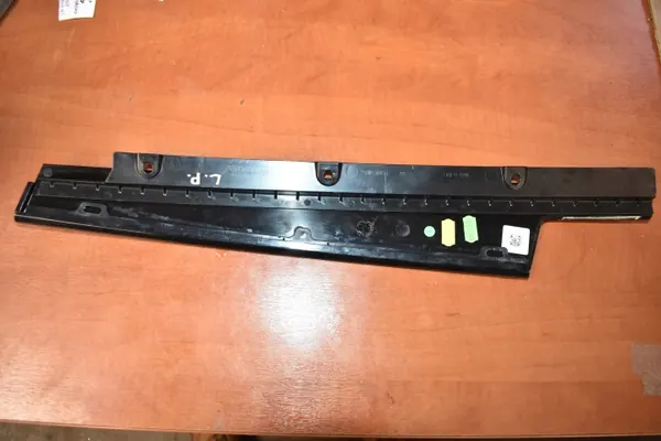 OEM 9Y0837901B Dörrlist Vänster Fram Porsche Cayenne 9Y image 3