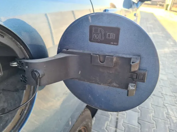 Brandstofklep OEM KLAPKA WLEWU voor Opel Zafira C Z22S image 3