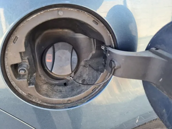 Brandstofklep OEM KLAPKA WLEWU voor Opel Zafira C Z22S image 4