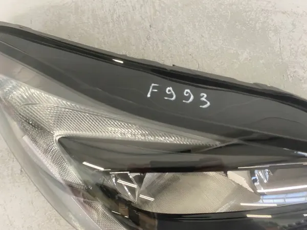 Oikea etuvalo Opel Corsa E image 6