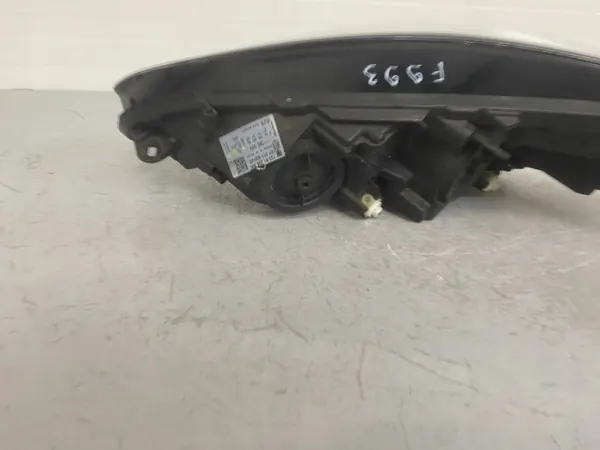 Oikea etuvalo Opel Corsa E image 8