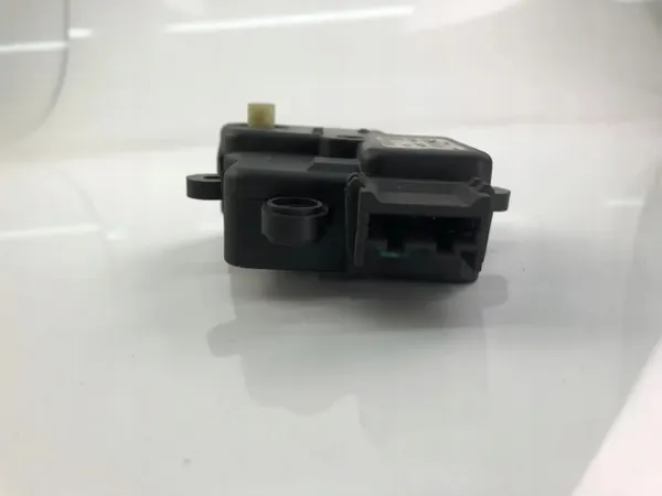 Actuador de compuerta Ford OE YM2H19E634BA usado image 3