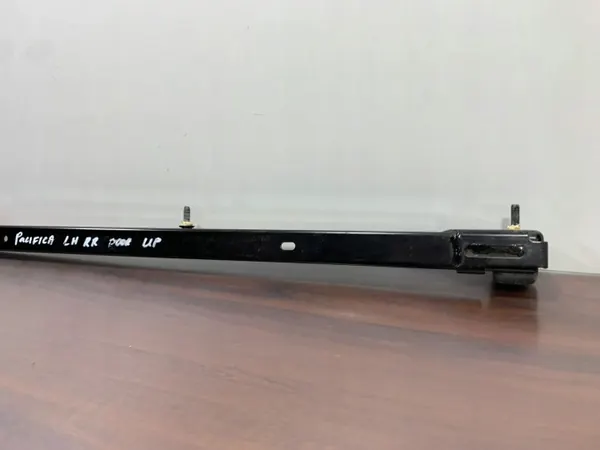 Chrysler Pacifica liukuoven yläkisko OEM 6818631AC image 3