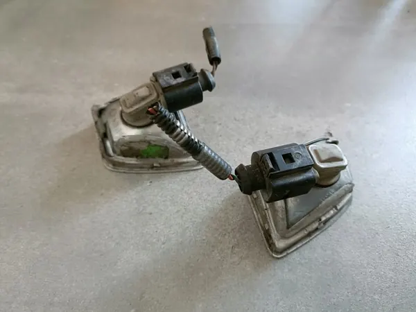 OEM DRC87987 Volkswagen Luz de Matrícula - Usado image 4