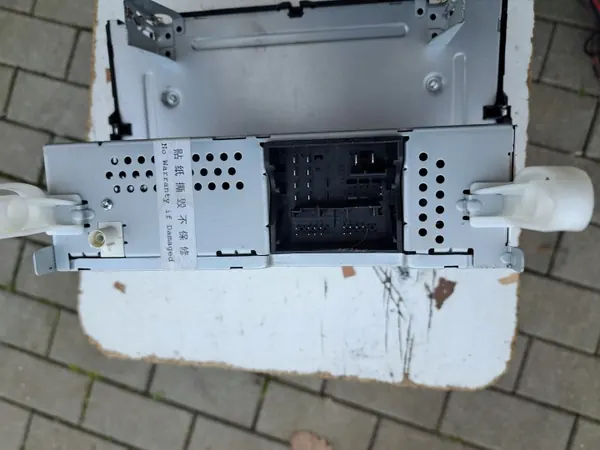 Radio VW Transporter T6 OEM 7LA035153A - Usado image 3