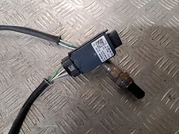 VW TOURAN 1.6 TDI SENSOR NOx image 3