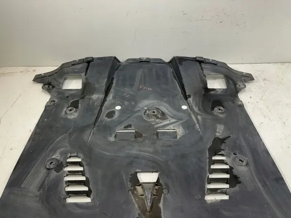 Escudo Inferior Ferrari FF OEM 087518600 Usado image 2