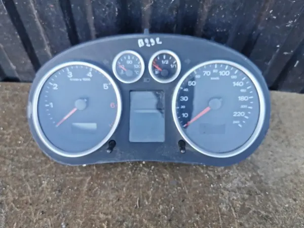 Audi A2 8Z Bensiini Mittari OEM 8Z0920901 image 2