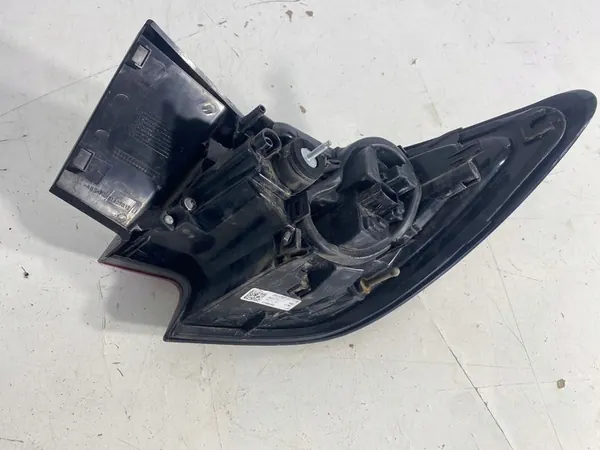 Lámpara trasera izquierda Opel Astra K EU image 10