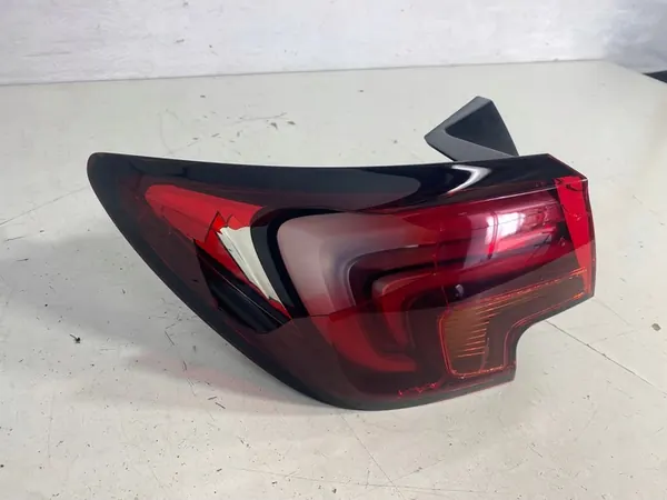 Lámpara trasera izquierda Opel Astra K EU image 2