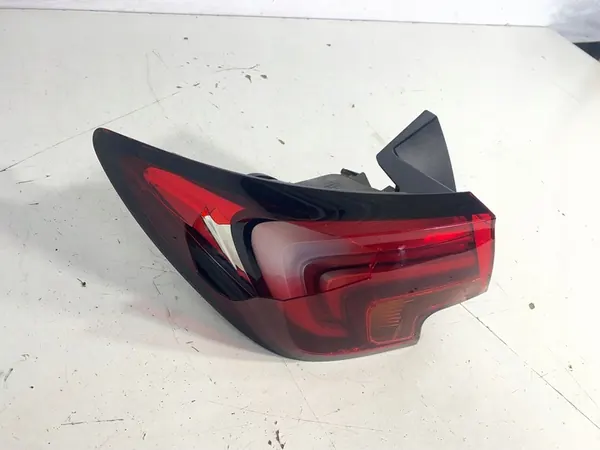 Lámpara trasera izquierda Opel Astra K EU image 3