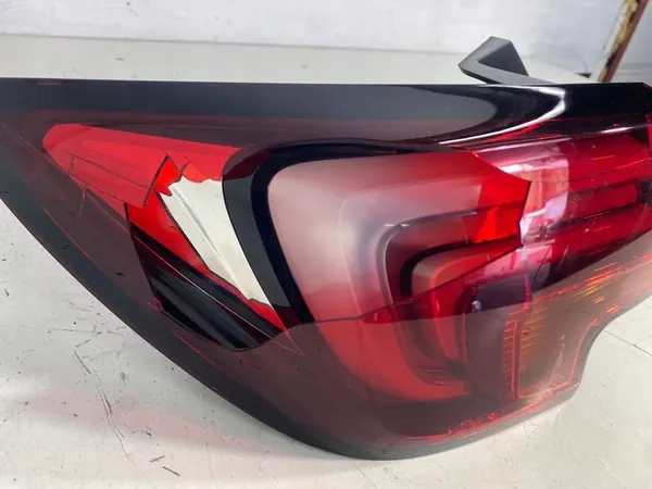 Lámpara trasera izquierda Opel Astra K EU image 4