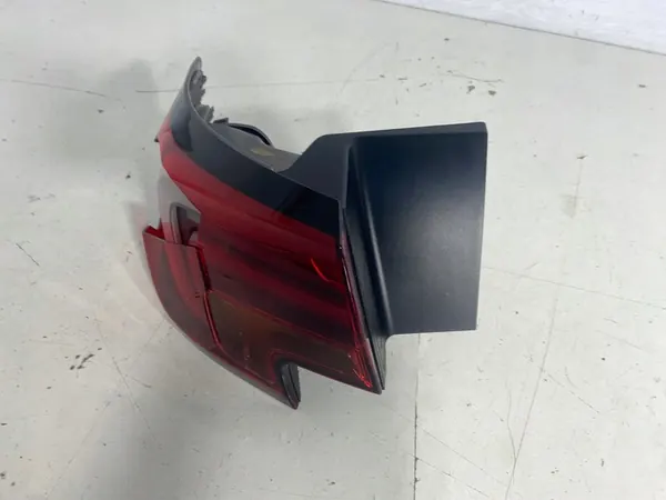 Lámpara trasera izquierda Opel Astra K EU image 6