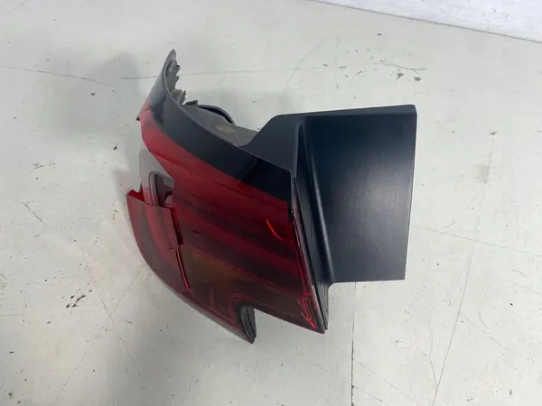 Lámpara trasera izquierda Opel Astra K EU image 7