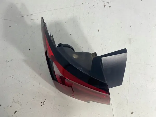 Lámpara trasera izquierda Opel Astra K EU image 8