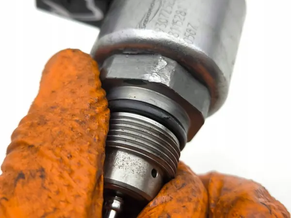 Régulateur pression carburant Infiniti Q50 OEM 9307Z522A00 image 8