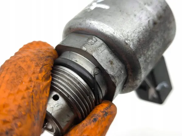 Régulateur pression carburant Infiniti Q50 OEM 9307Z522A00 image 9