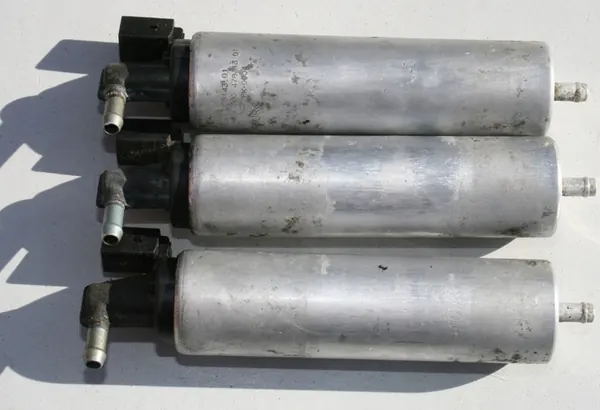 Brandstofpomp MERCEDES W220 4.0 CDI A 000 478 13 01 image 2