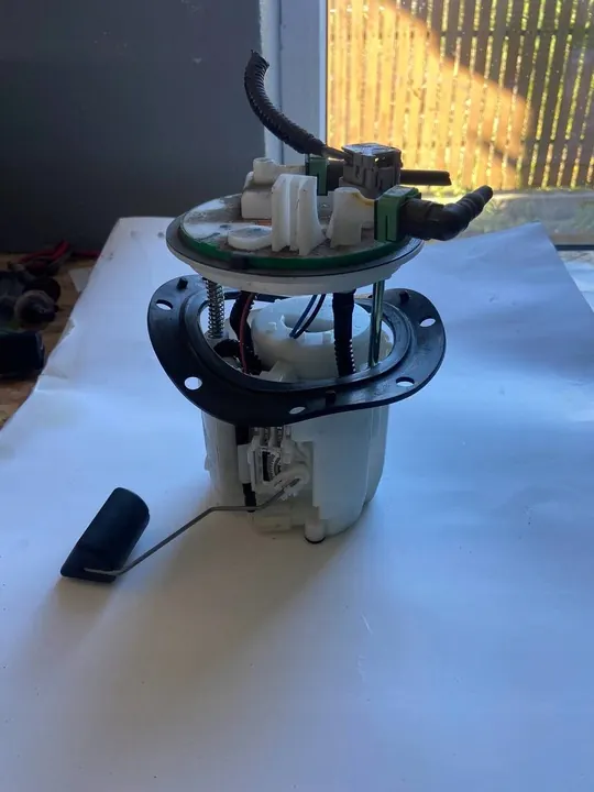 Bomba de combustível Subaru Forester SJ 2015 OEM 42021SG070 image 2