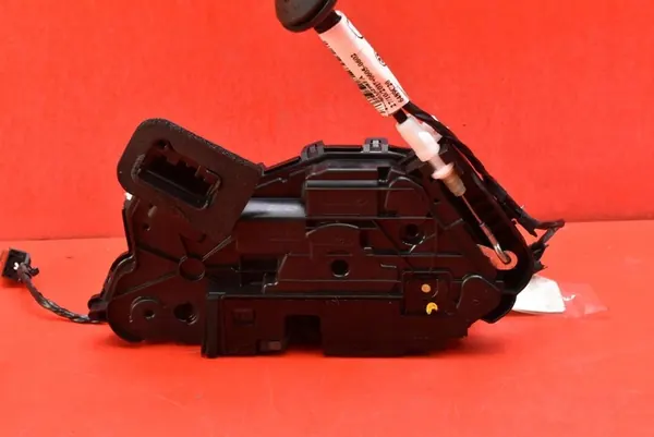 Vänster Framdörrslås VW Passat B8 19-21 5NB837015D image 2