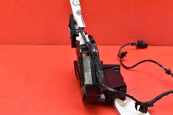 Vänster Framdörrslås VW Passat B8 19-21 5NB837015D image 3