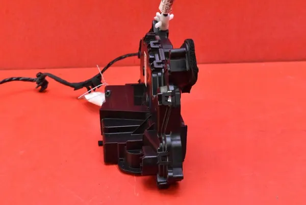 Vänster Framdörrslås VW Passat B8 19-21 5NB837015D image 5